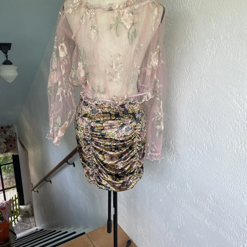 Free People NWOT Gigi Miniskirt Pink Floral Velvet Burnout Ruched Size Medium